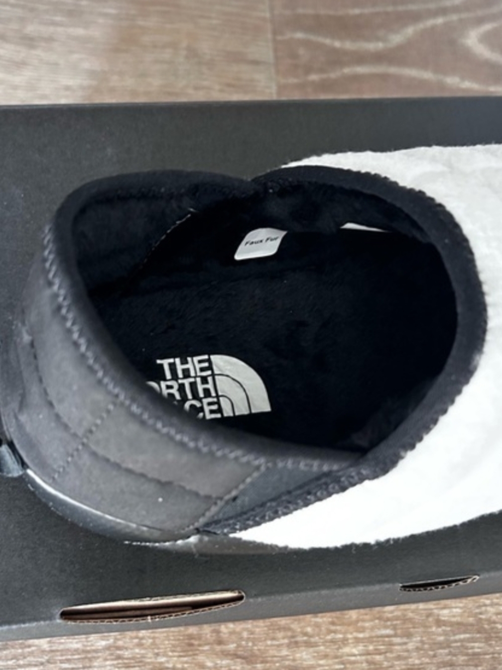 The North Face ThermoSlip Quilted Mule - White & Black Thermoball Women's 8 - Picture 4 of 6